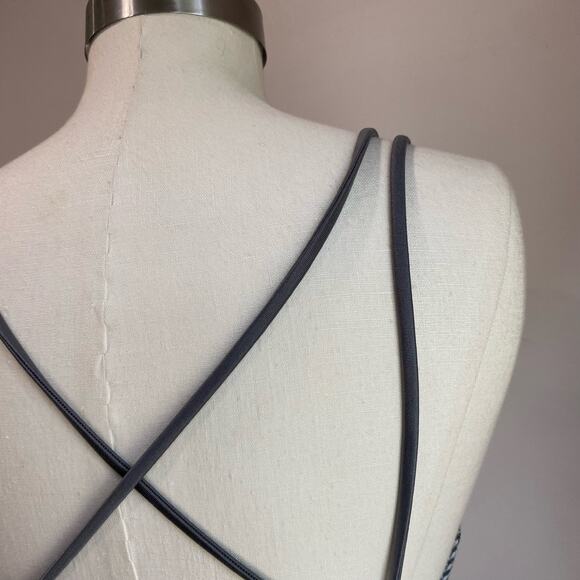 Lululemon Grey Striped Cross Strapped Low Back Tank Top Size M - Picture 8 of 8